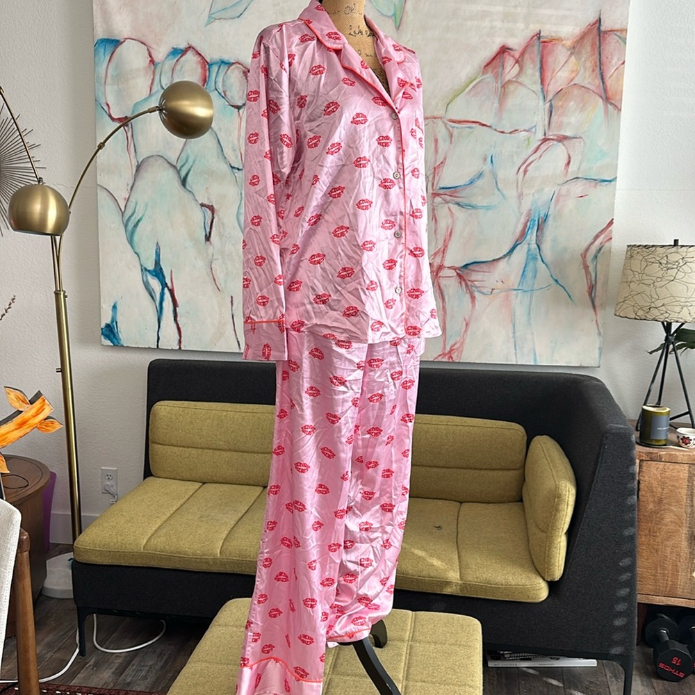 Victorias Secret pink pajamas, silky, polyester, large NWT